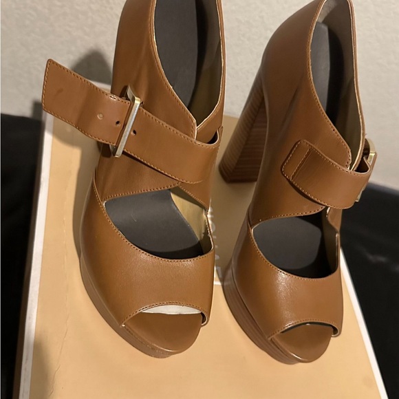 Michael Kors ELENI PLATFORM LEATHER s 7M/37 - Picture 2 of 3